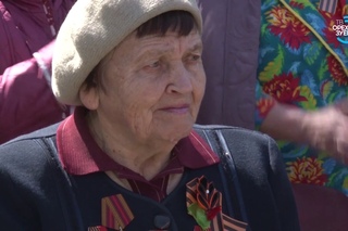 Праздничный митинг около здания роддома 11 05 17