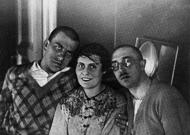 Смерть Маяковского. Москва, 14 апреля 1930 года. Сейчас может показаться странным, что у главного поэта революции не было виллы на берегу озера Комо или особняка в одном из уютнейших районов