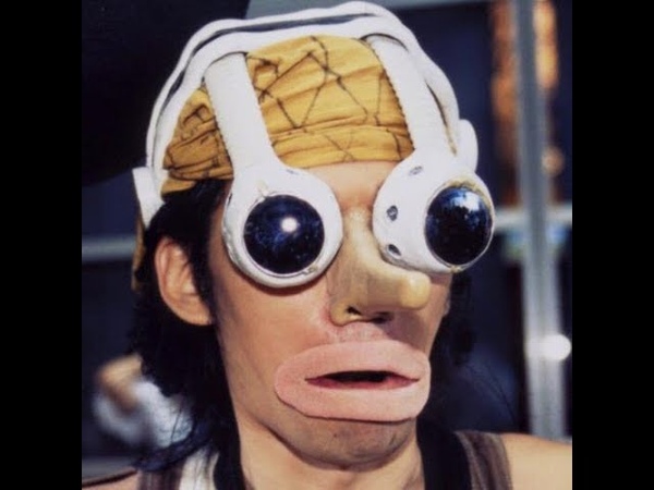 YO HOH HOH HE TOOK A BITE OF GUM