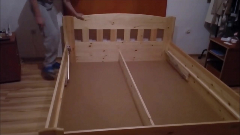 Двухспальняя деревянная