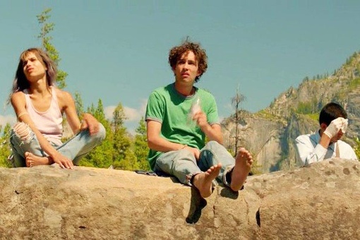 Robert sheehan тронутые. Тронутые мари. The road within 2014. Тронутые постер. Тронутые трейлер.