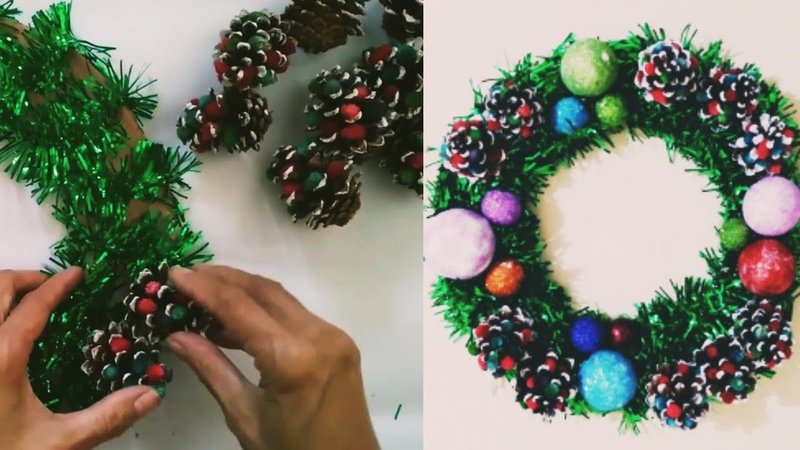cara membuat karangan bunga natal pada pintu