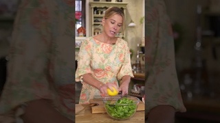Салат «Нисуаз» с семгой, анчоусами и спаржей