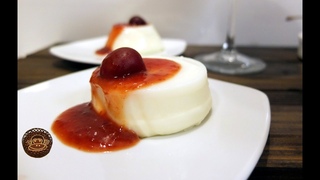 Panna cotta con coulis de cerezas